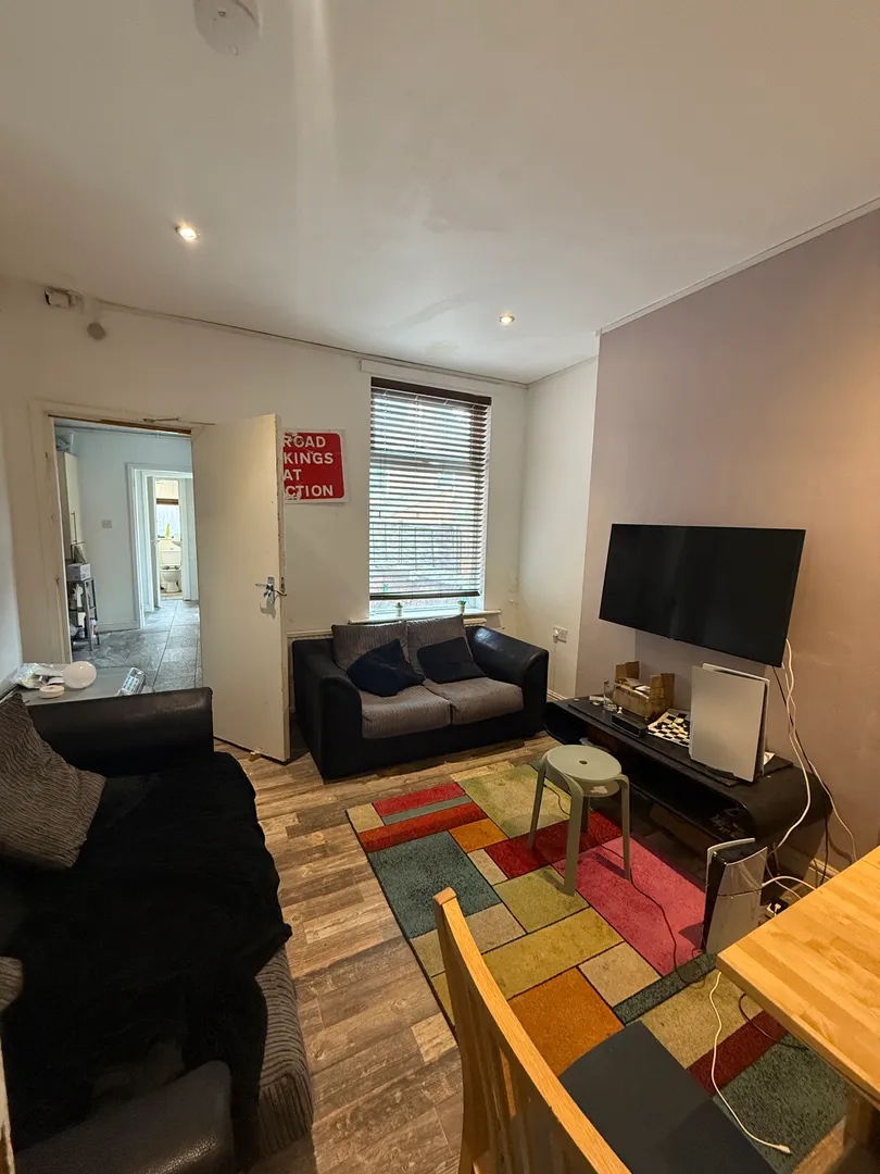 55 Teversal Avenue: 4 Bedroom Student House NG7 1PX - Image 1